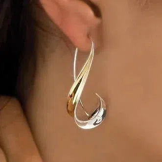 Offer: Golden dangling vintage earrings