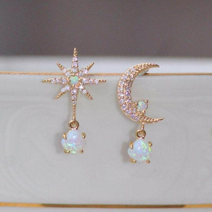 Offer: Moon and Star Earrings made of Gold and Opal